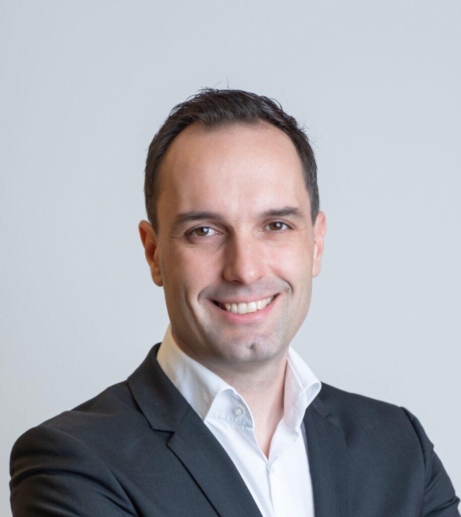 Chris Dimitriadis, Global Chief Strategy Officer, ISACA und spricht über AWS