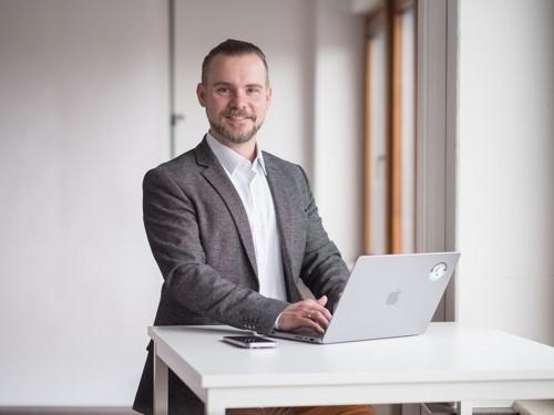 Fabian Glöser meitn: Schatten-KI braucht Absicherung, keine Verbote